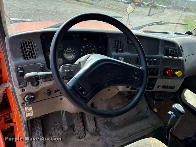 image for item DT0732 2001 Sterling LT9500 dump truck