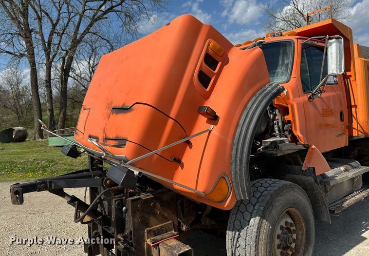image for item DT0732 2001 Sterling LT9500 dump truck