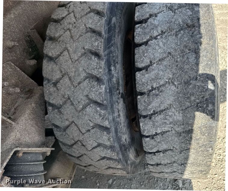 image for item DT0732 2001 Sterling LT9500 dump truck