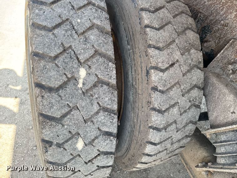 image for item DT0732 2001 Sterling LT9500 dump truck