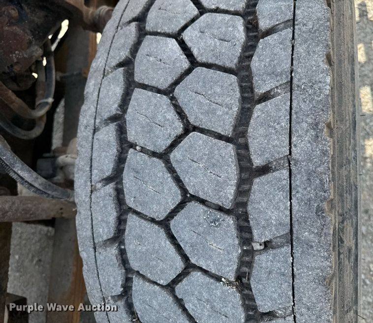 image for item DT0732 2001 Sterling LT9500 dump truck