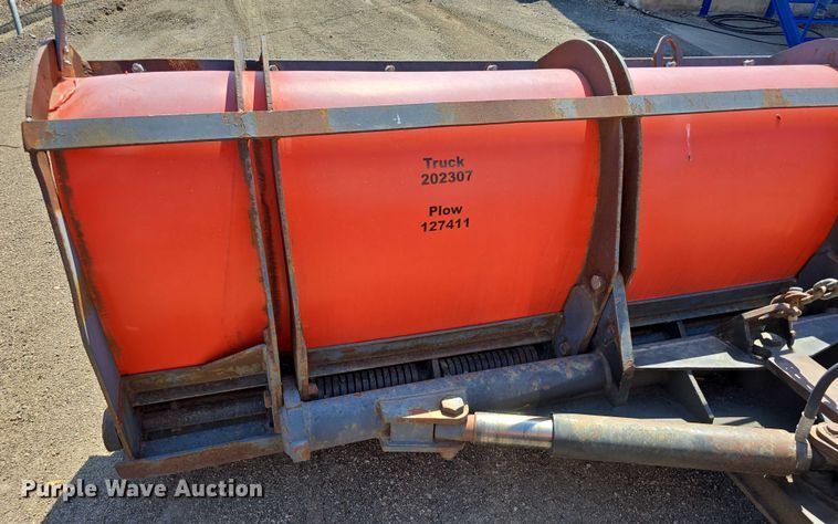 image for item DT6890 2000 Sterling L-Line dump truck