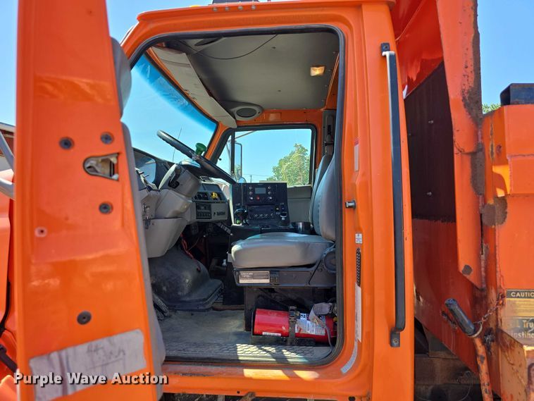 image for item DT6890 2000 Sterling L-Line dump truck