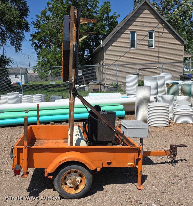 image for item DT6894 Hoffman arrow board trailer