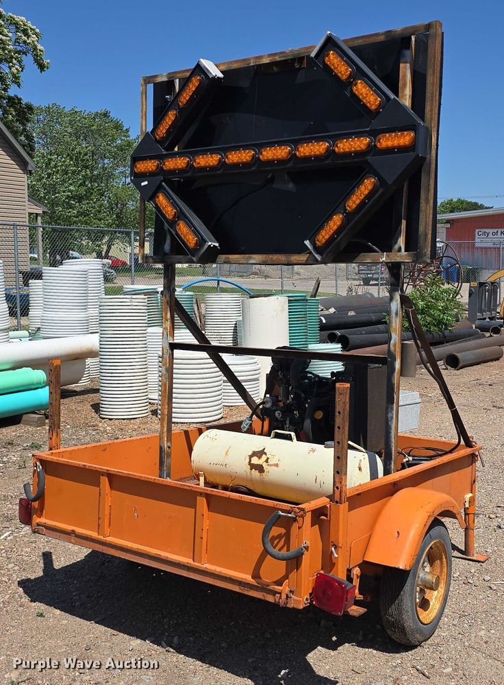 image for item DT6894 Hoffman arrow board trailer