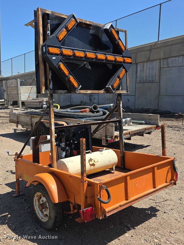 image for item DT6894 Hoffman arrow board trailer