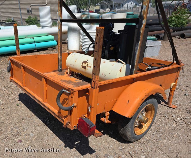 image for item DT6894 Hoffman arrow board trailer