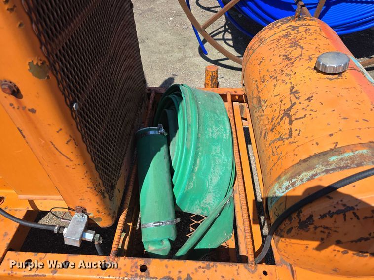 image for item DT6895 White Engines pump