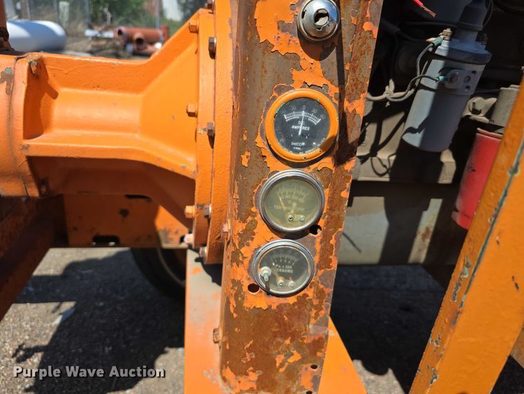 image for item DT6895 White Engines pump