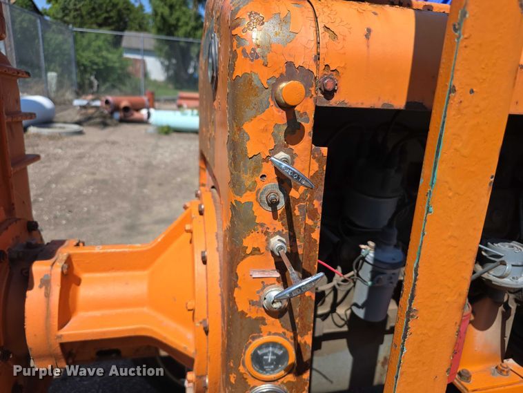 image for item DT6895 White Engines pump