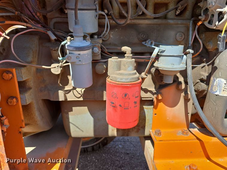 image for item DT6895 White Engines pump