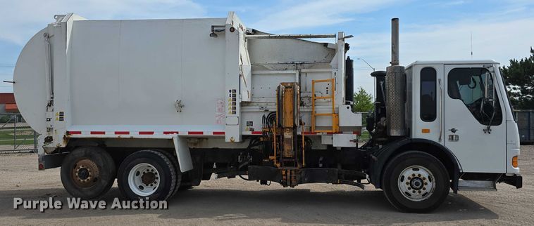 image for item DT6910 2008 American LaFrance Condor refuse truck