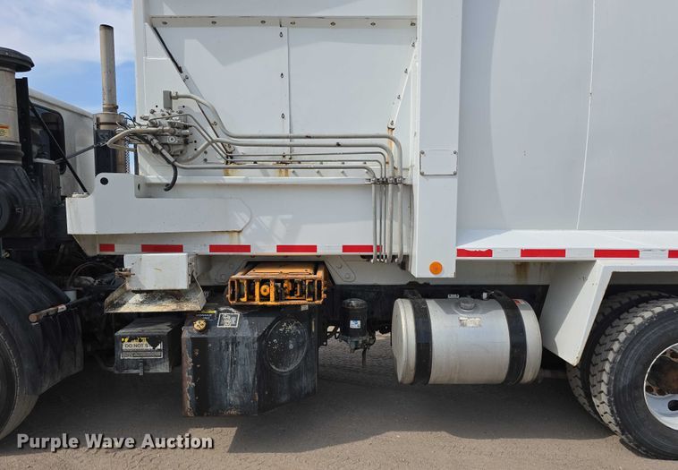 image for item DT6910 2008 American LaFrance Condor refuse truck