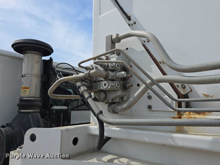 image for item DT6910 2008 American LaFrance Condor refuse truck