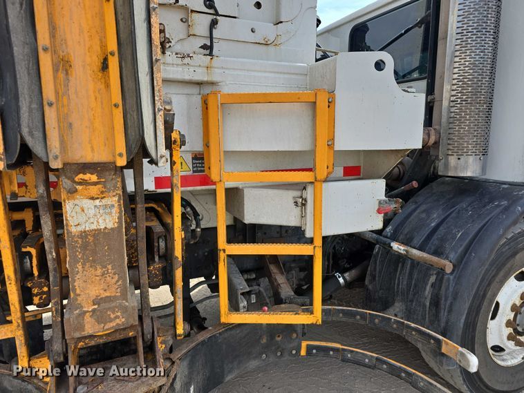 image for item DT6910 2008 American LaFrance Condor refuse truck