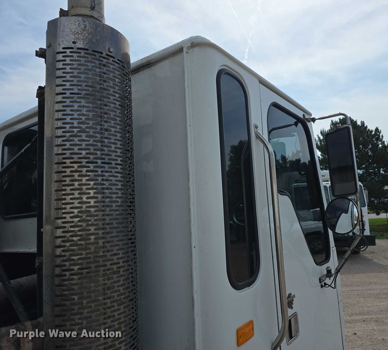 image for item DT6910 2008 American LaFrance Condor refuse truck