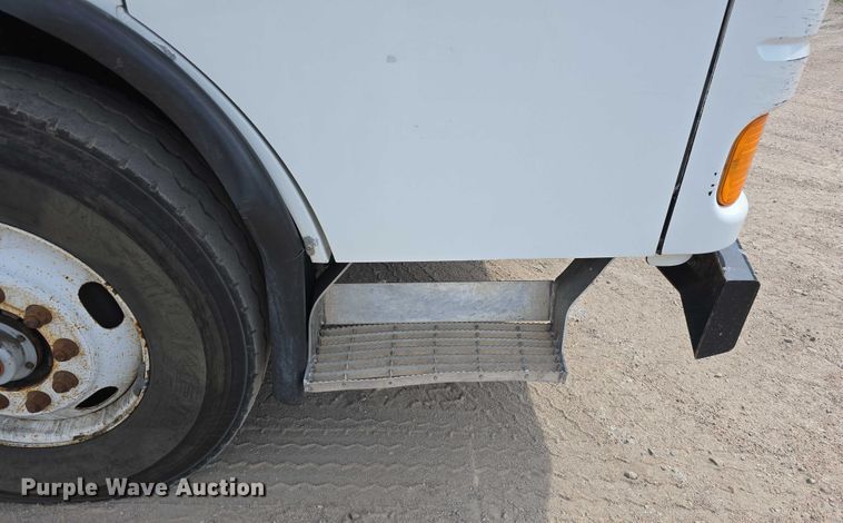 image for item DT6910 2008 American LaFrance Condor refuse truck