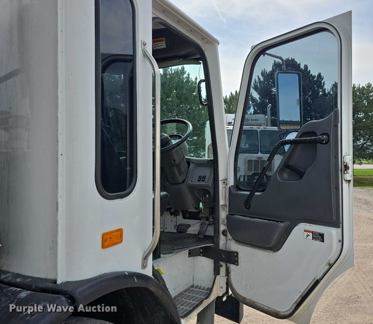 image for item DT6910 2008 American LaFrance Condor refuse truck