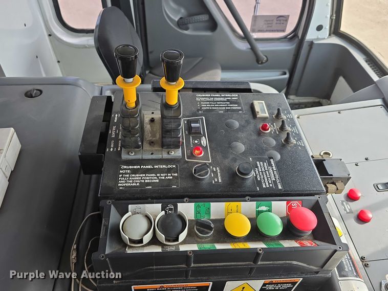 image for item DT6910 2008 American LaFrance Condor refuse truck