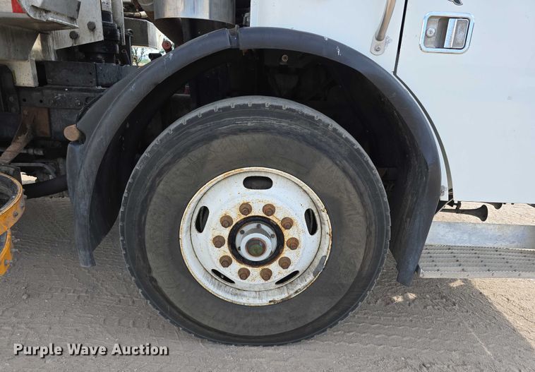 image for item DT6910 2008 American LaFrance Condor refuse truck