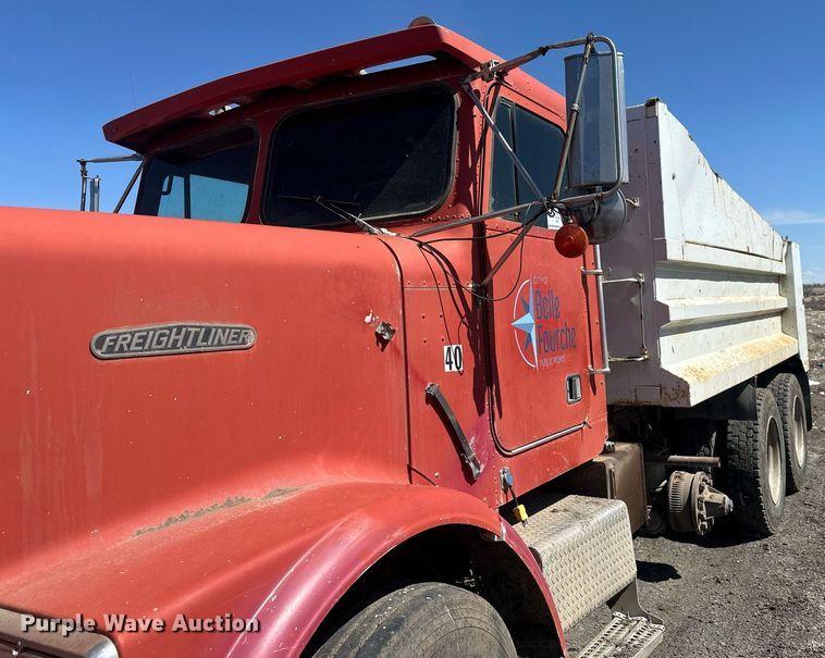 image for item DT7171 1987 Freightliner FLC dump truck