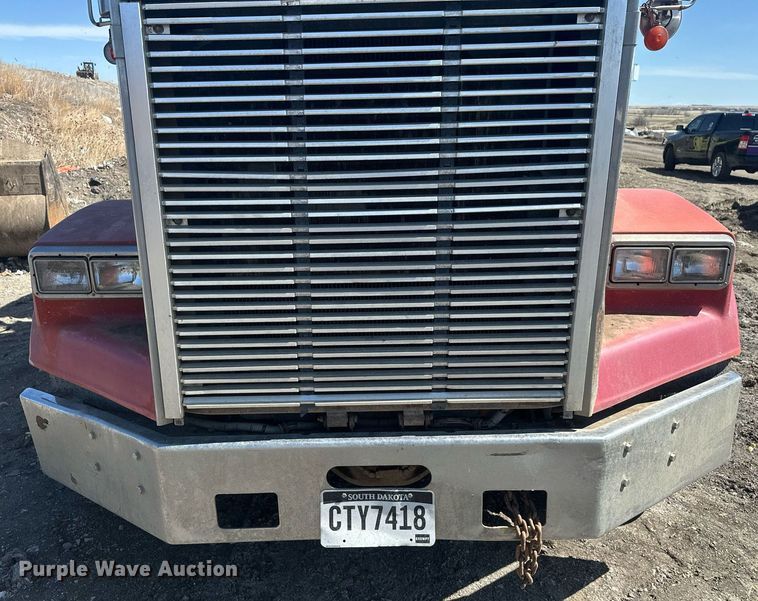 image for item DT7171 1987 Freightliner FLC dump truck