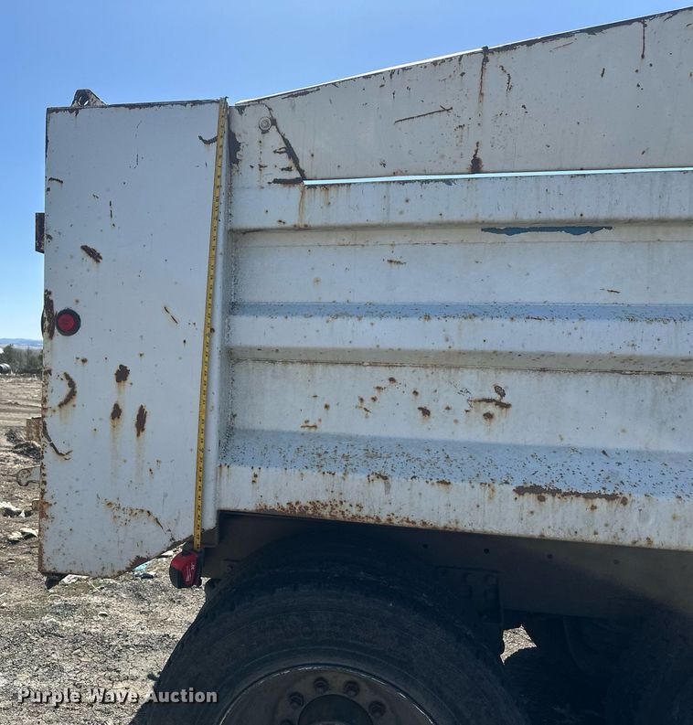 image for item DT7171 1987 Freightliner FLC dump truck