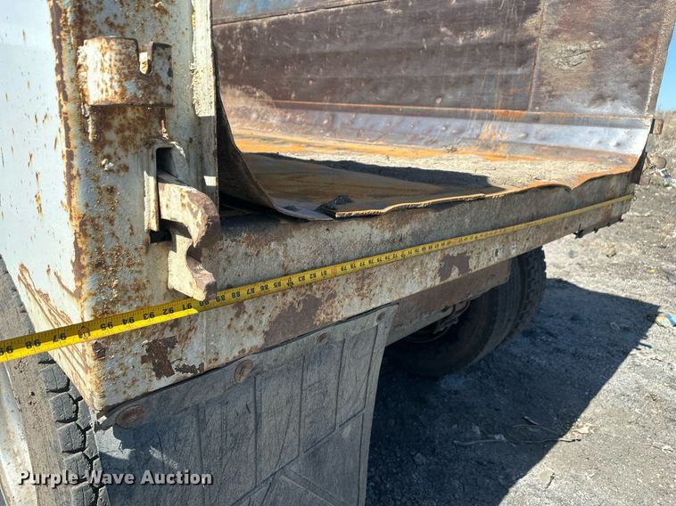 image for item DT7171 1987 Freightliner FLC dump truck