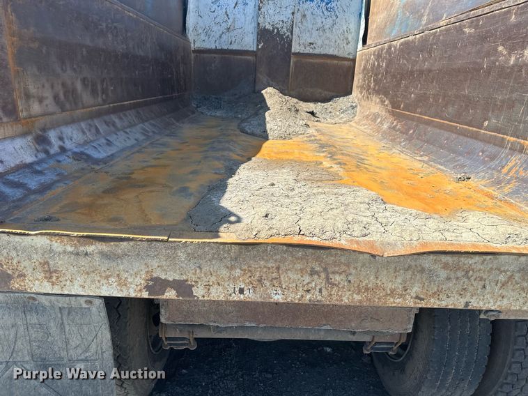 image for item DT7171 1987 Freightliner FLC dump truck