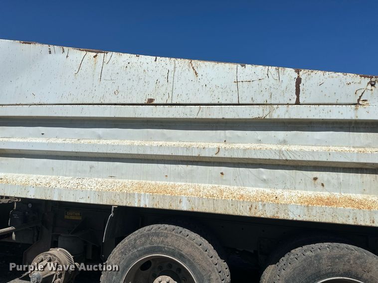 image for item DT7171 1987 Freightliner FLC dump truck