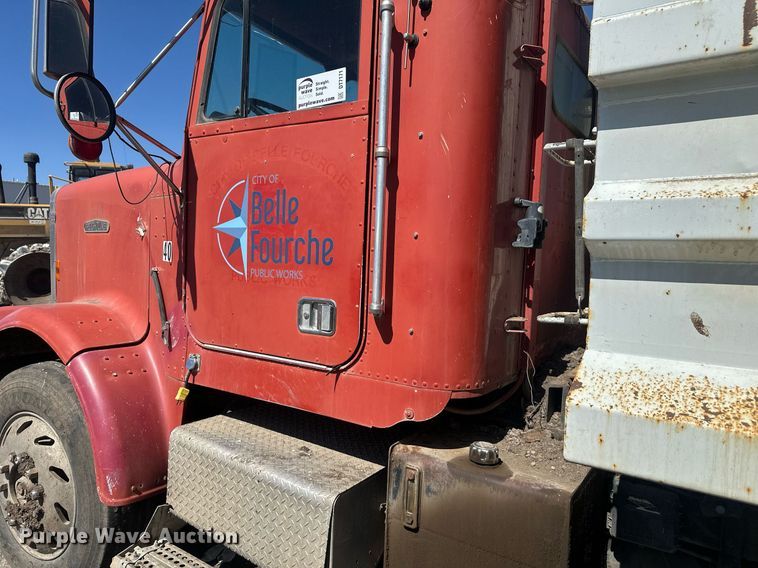 image for item DT7171 1987 Freightliner FLC dump truck