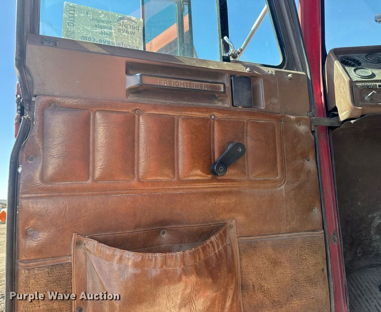 image for item DT7171 1987 Freightliner FLC dump truck