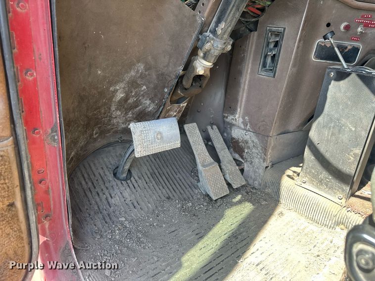 image for item DT7171 1987 Freightliner FLC dump truck