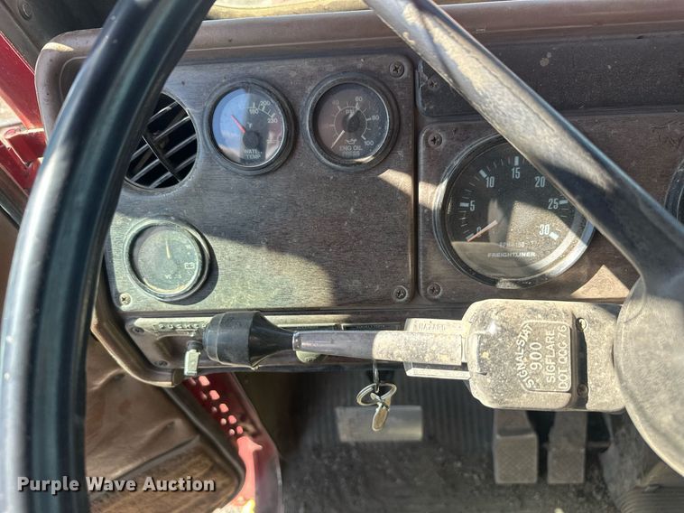 image for item DT7171 1987 Freightliner FLC dump truck