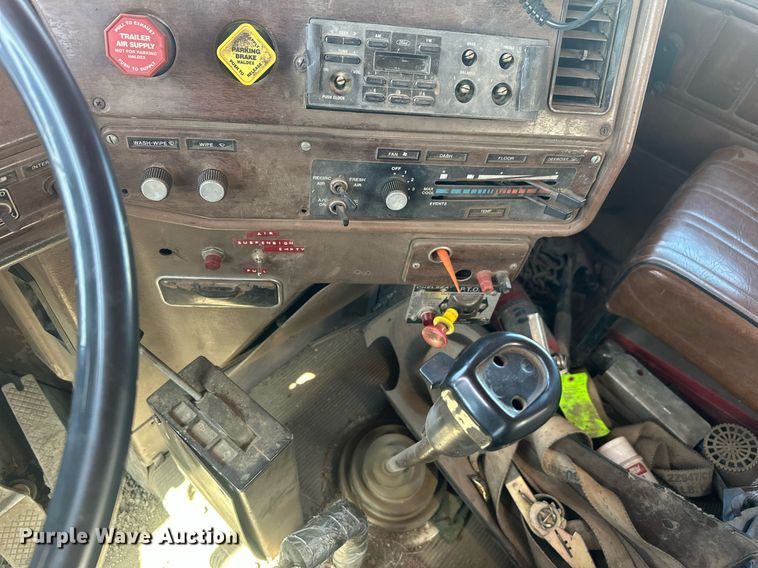 image for item DT7171 1987 Freightliner FLC dump truck