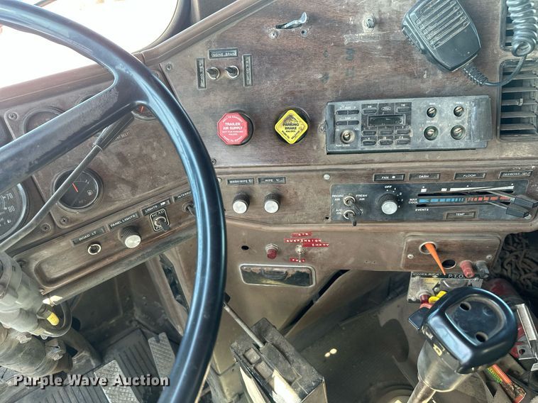 image for item DT7171 1987 Freightliner FLC dump truck