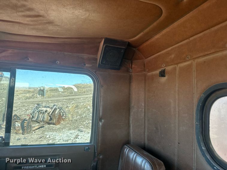 image for item DT7171 1987 Freightliner FLC dump truck