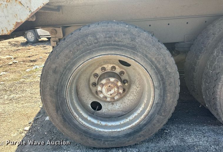 image for item DT7171 1987 Freightliner FLC dump truck