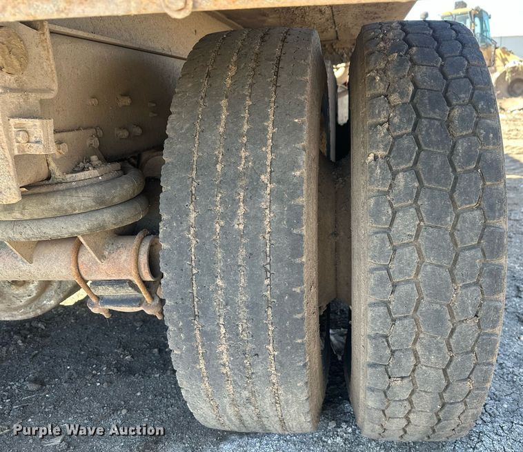 image for item DT7171 1987 Freightliner FLC dump truck