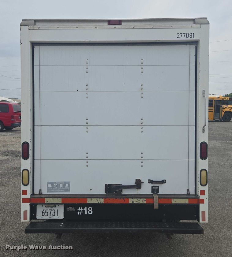 image for item DU7823 2001 GMC Savana G3500 box truck