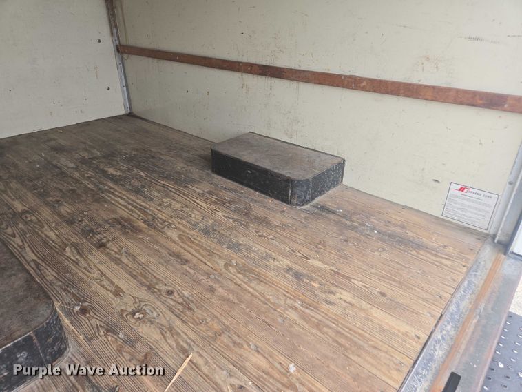 image for item DU7823 2001 GMC Savana G3500 box truck