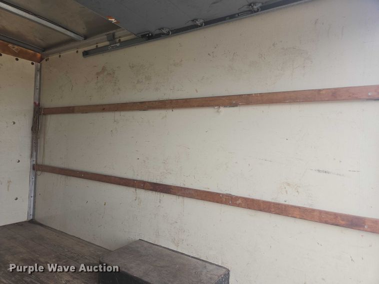 image for item DU7823 2001 GMC Savana G3500 box truck