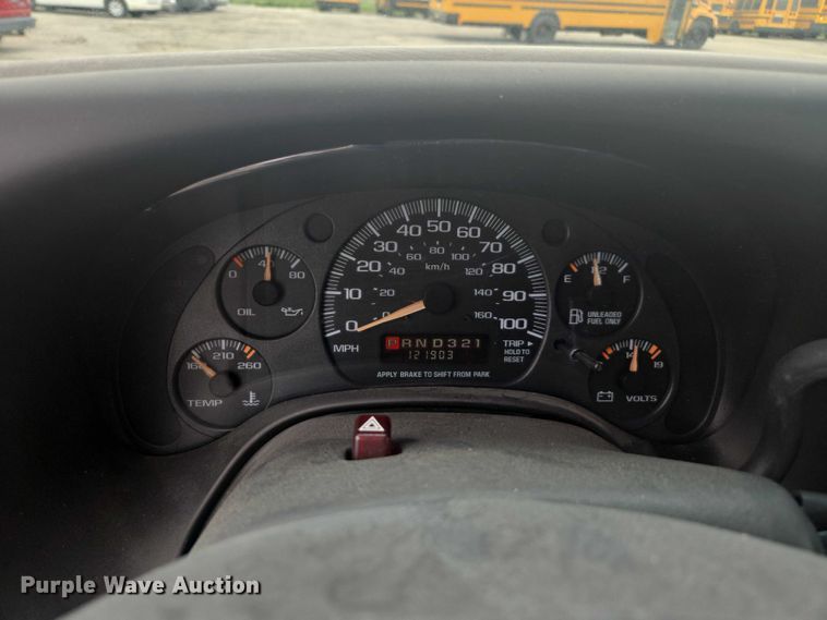 image for item DU7823 2001 GMC Savana G3500 box truck