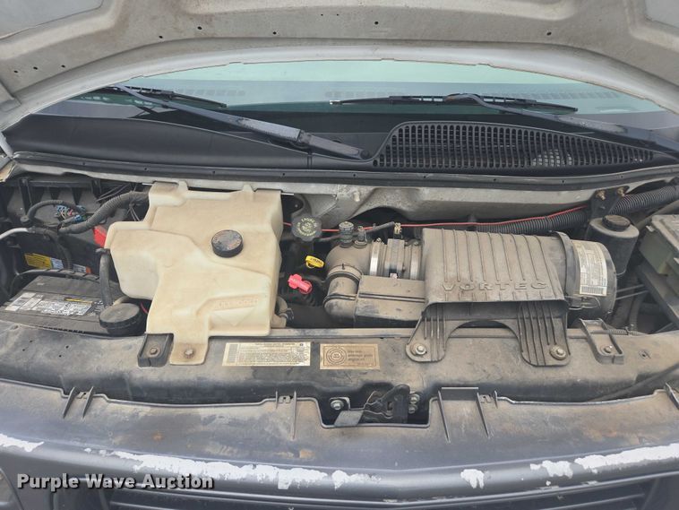 image for item DU7823 2001 GMC Savana G3500 box truck