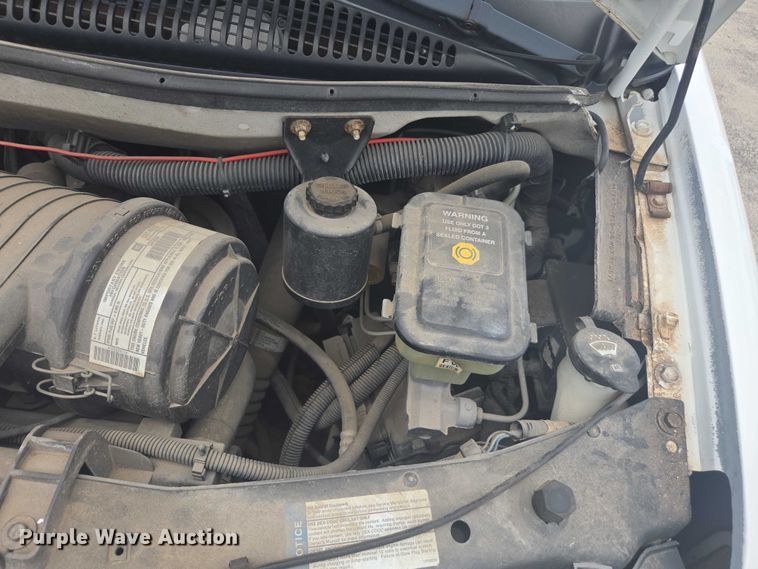 image for item DU7823 2001 GMC Savana G3500 box truck