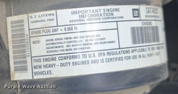 image for item DU7823 2001 GMC Savana G3500 box truck