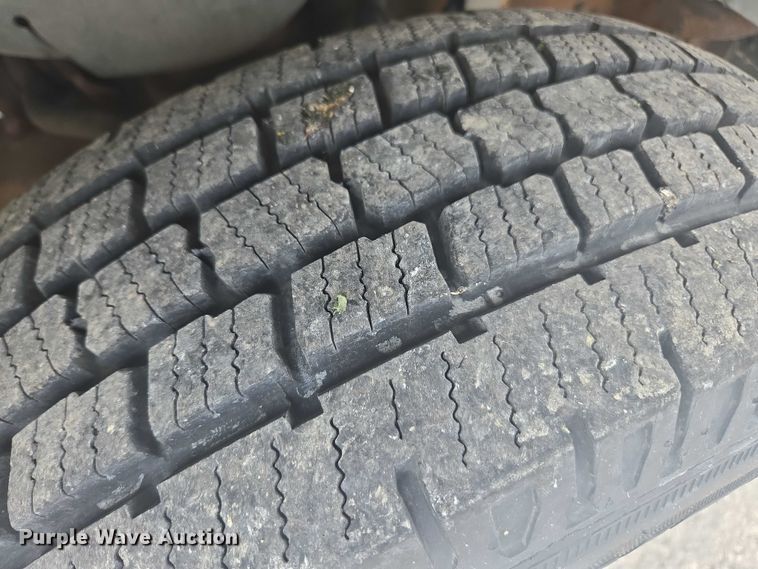 image for item DU7823 2001 GMC Savana G3500 box truck