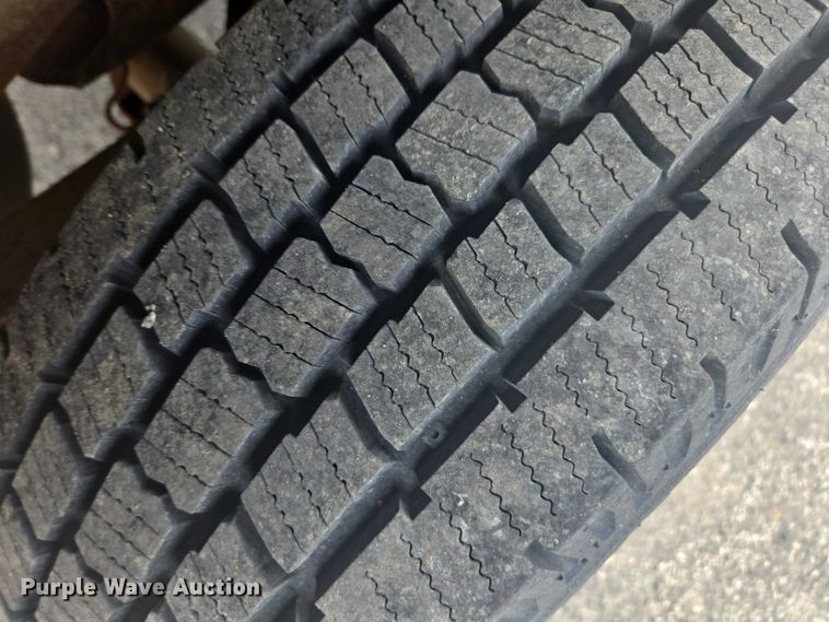 image for item DU7823 2001 GMC Savana G3500 box truck