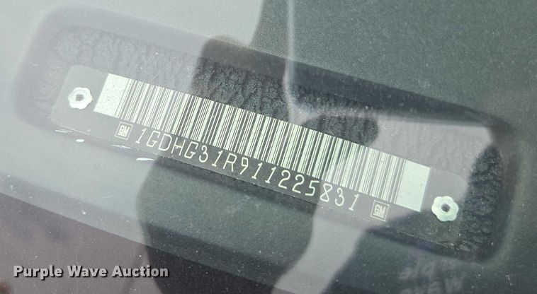 image for item DU7823 2001 GMC Savana G3500 box truck