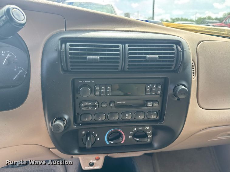 image for item DU7829 1998 Mazda B-series B4000 Ext. Cab pickup truck